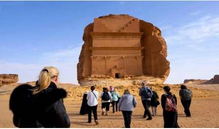 السياحة الخليجية تحصد 132 مليار دولار.. و75.7 مليون سائح في 2025