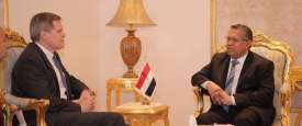 بن دغر خلال لقائه السفير الأمريكي