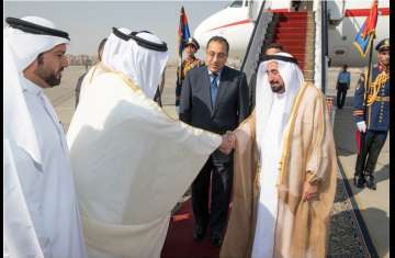 حاكم الشارقة يصل مصر  