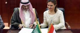 الوزيرة المصرية خلال توقيع الاتفاقيتين مع لجنة منحة السعودية