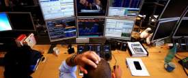 ضعف نتائج الأعمال يبقي أسهم أوروبا عند أدنى مستوى في 12 يوما