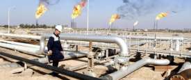 عامل في حقل للنفط في العراق