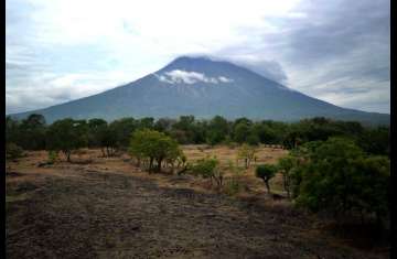 إندونيسيا تعلن إجلاء 40 ألف شخص من منطقة بركان بالي