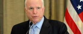 السيناتور الأمريكي رئيس لجنة القوات المسلحة بمجلس الشيوخ جون ماكين 