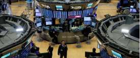 متعاملون أثناء التداول في بورصة نيويورك