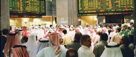 متعاملون أثناء التداول في البورصة 