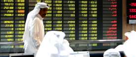 متعاملون أثناء التداول في البورصة 
