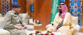ولي العهد السعودي وقائد الجيش الباكستاني يبحثان التعاون العسكري
