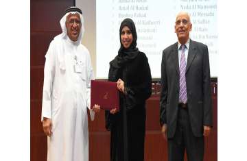 جامعة زايد تخرج دفعة من برنامج التأهيل القيادي والإداري