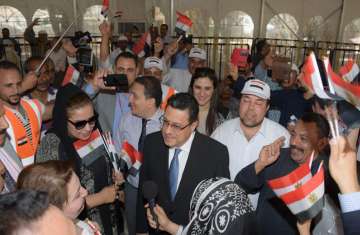 السفير المصري خلال العملية الانتخابية