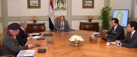 الرئيس المصري  يجتمع مع رئيس مجلس الوزراء، وزير التعليم العالي والبحث العلمي، و رئيس الهيئة الهندسية