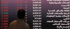 لوحة إلكترونية تعرض أسعار أسهم بالبورصة السعودية في الرياض 