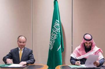 ولي العهد السعودى مع رئيس مجلس الإدارة لصندوق رؤية سوفت بنك