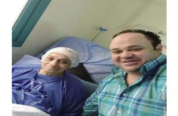 مدخت تيخا مع والدته داخل المستشفي