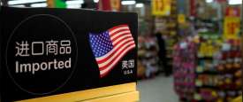 واردات من الولايات المتحدة في أحد المتاجر في شنغهاي بالصين 
