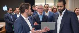 الأمير محمد بن سلمان يزور شركة آبل