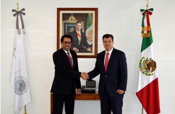 لقاء سعادة أحمد حاتم المنهالي مع نائب وزير الإقتصاد للصناعة والتجارة في المكسيك
