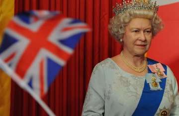 الملكة إليزابيث ملكة بريطانيا