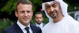 الشيخ محمد بن زايد بجانب الرئيس الفرنسي إيمانويل ماكرون (الأرشيف) 