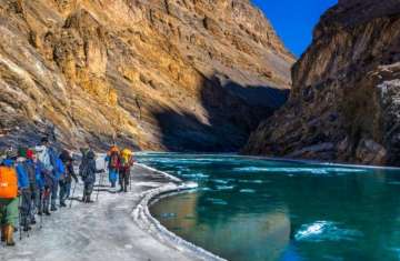 من فيلم frozen river