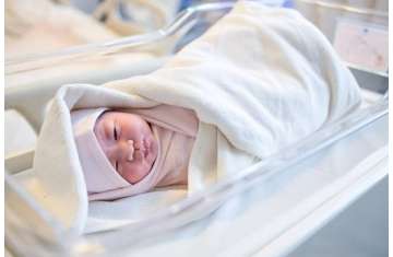 طفل حديث الولادة 