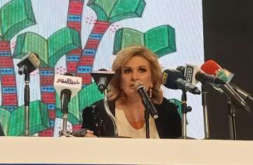 الفنانة يسرا 