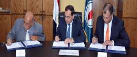 توقيع اتفاقية حفر 17 بئرا للغاز والبترول فى صحراء مصر الغربية 