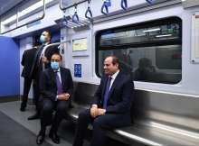الرئيس المصري من داخل القطار