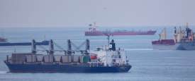سفينة تحمل الذرة في إطار مبادرة حبوب البحر الأسود 