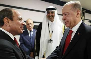 اردوغان يصافح السيسي في احتفال قطر بافتتاح فاعليات كأس العالم 2022