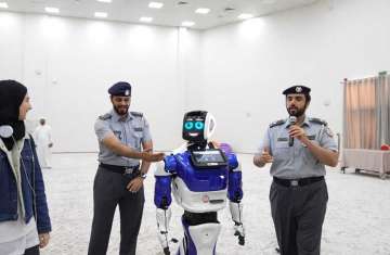 شرطة أبوظبي توظف الذكاء الاصطناعي في تعزيز السلامة المرورية