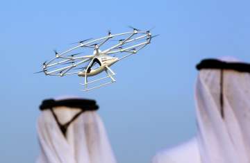 دبي تختبر أول تاكسي طائر في العالم بدون قائد