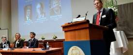 ماس بيرلمان أمين لجنة نوبل للطب يعلن الجوائز