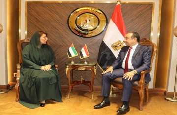 الوزير المصري والسفيرة الإماراتية