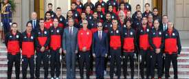 صورة تجمع الرئيس المصري بالمنتخب 