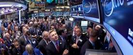 متعاملون أثناء التداول في بورصة نيويورك